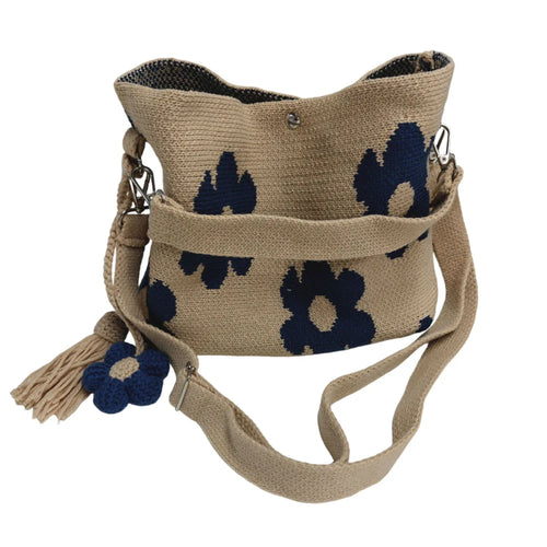 Blumige Häkeltasche für Tierliebhaber